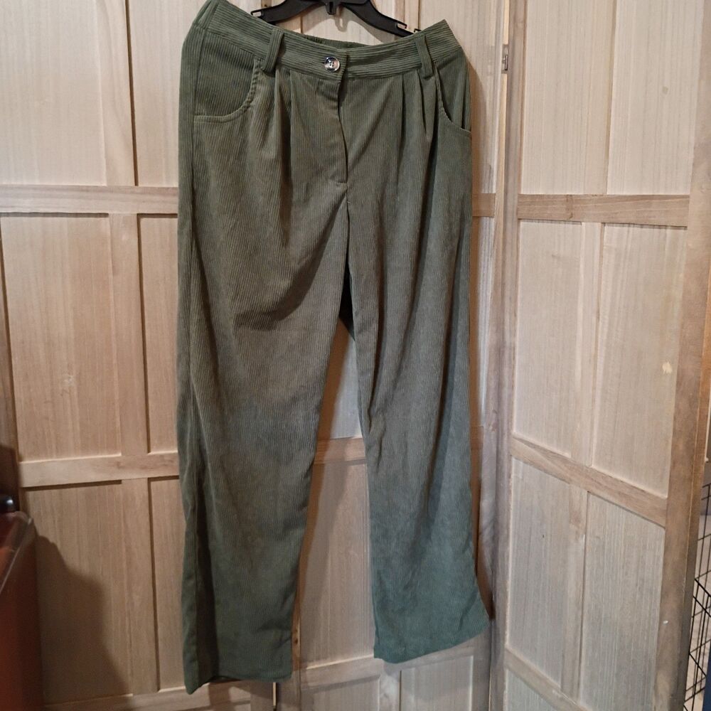 Halara pants green corduroy medium